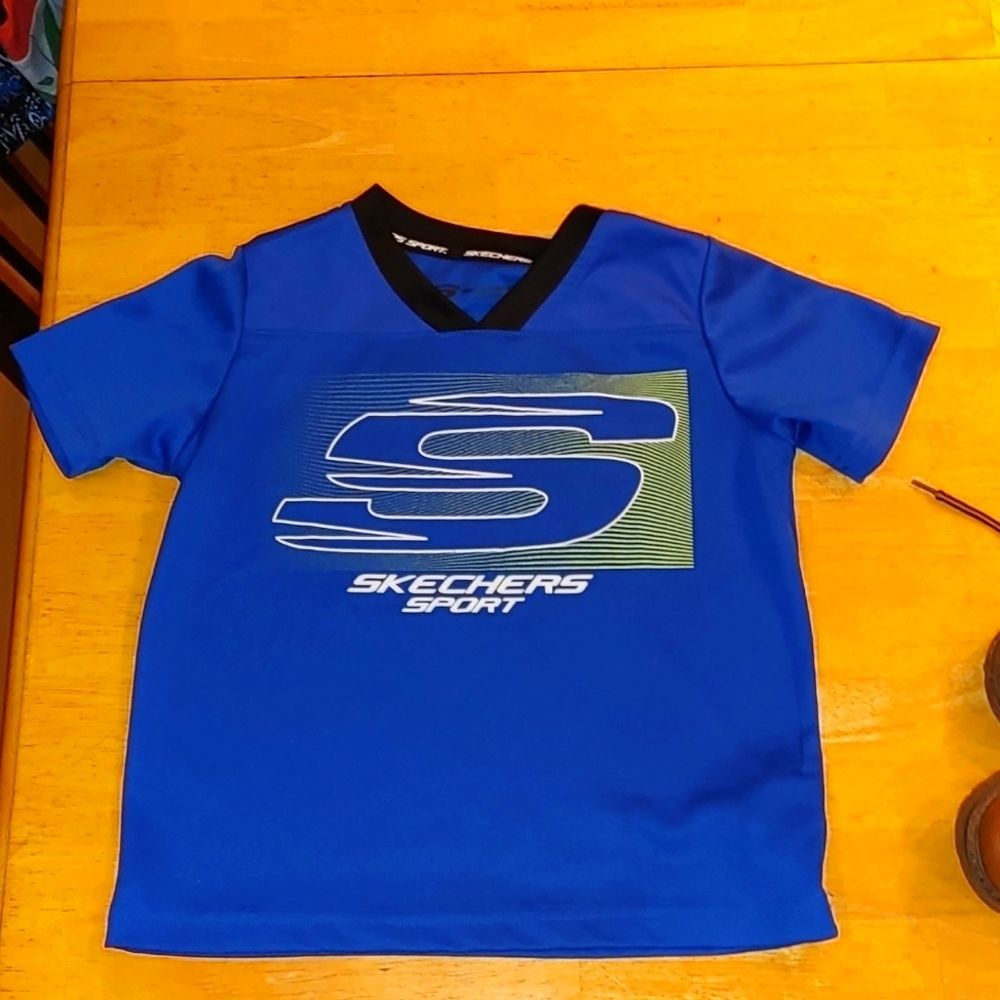 🍀3 for $25🍀Skechers t-shirt